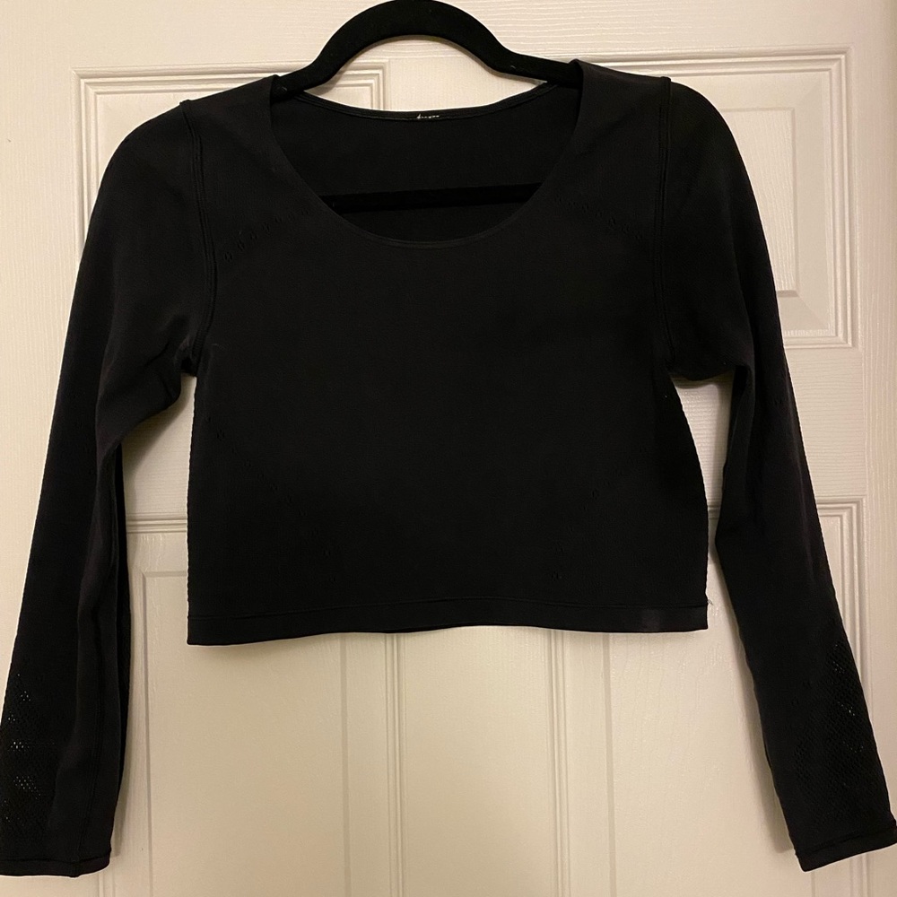 Intricate lululemon running top
